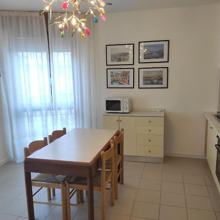 Appartamenti LUNGOMARE SABBIADORO Lignano Sabbiadoro Esterno foto