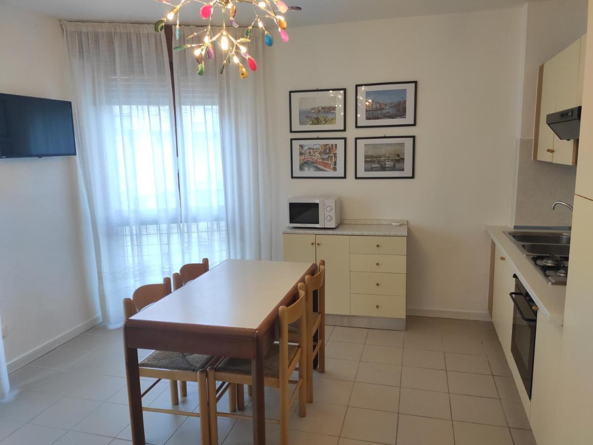 Appartamenti LUNGOMARE SABBIADORO Lignano Sabbiadoro Esterno foto